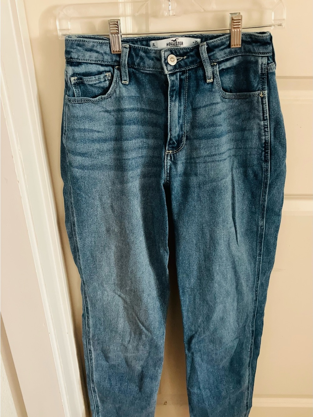 Hollister Men's Slim Blue Wash Jeans